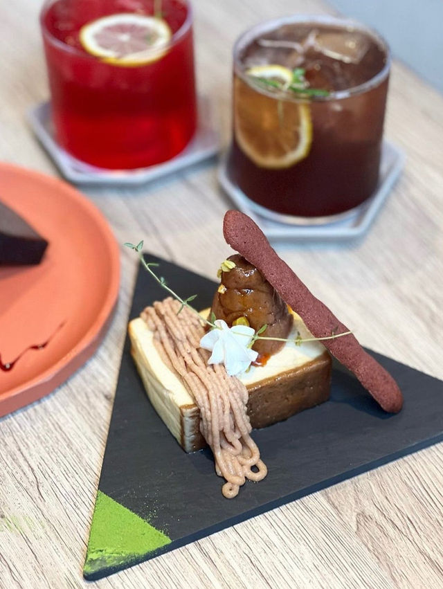 【福岡カフェ】カラフルなチーズケーキとドリンクが楽しめる