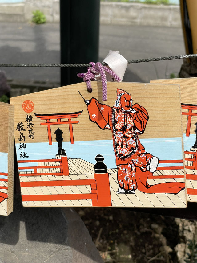 【嚴島神社/神奈川県】インパクトある桜がお出迎え
