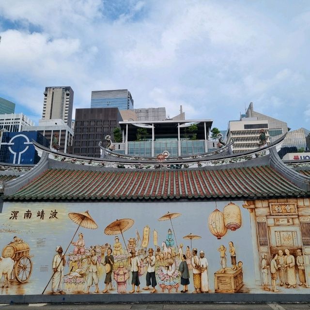 Shophouse heritage walk with fun murals!