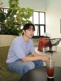 우영미 브랜드 감성이 담겨있는 리뉴얼 된 맨메이드 도산 카페!🕸️