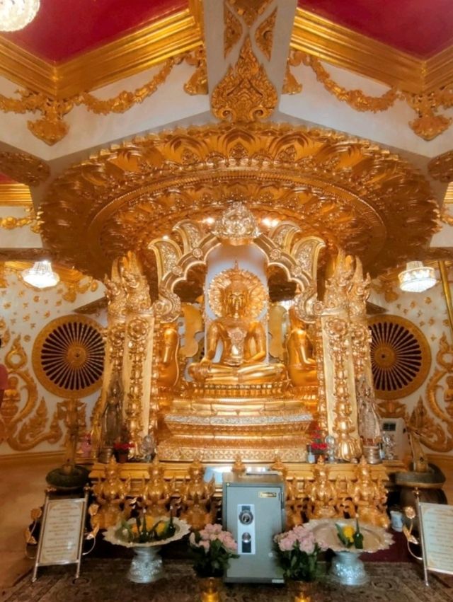 ไหว้พระธาตุวันพุธกลางคืน พระธาตุมิ่งเมืองมรุกขนคร