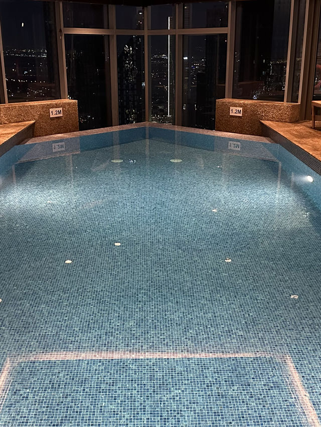 杜拜香格裡拉酒店42樓club lounge：美景，happy hour及早餐服務水準之上