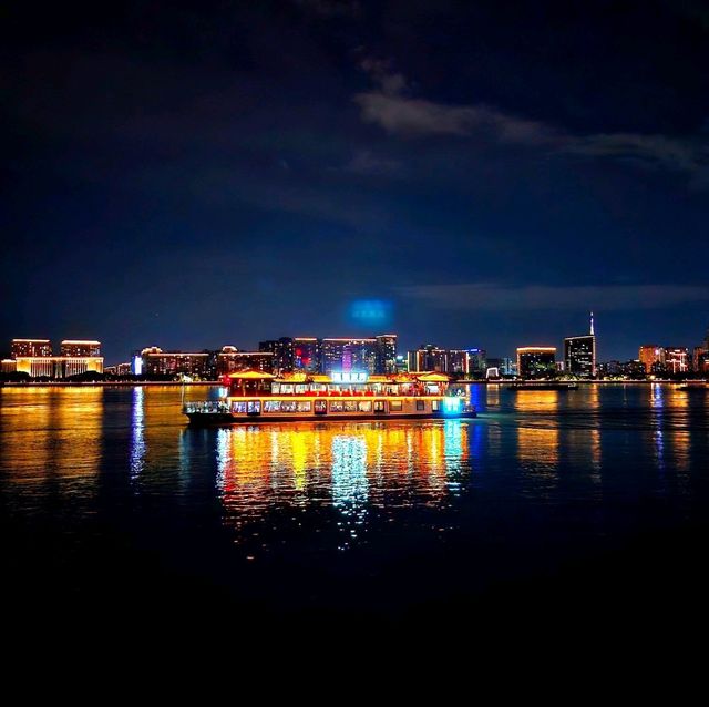 Georgeous Hangzhou at Night!