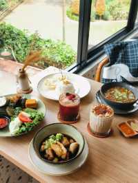 CROVECOFFE | THIS GARDEN-VIEW CAFE