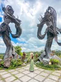 【バリ島】ウブドにある巨大な彫刻の天女がいるレストラン
