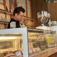 Blend: A Tranquil Breakfast Haven Amidst the Urban Rush