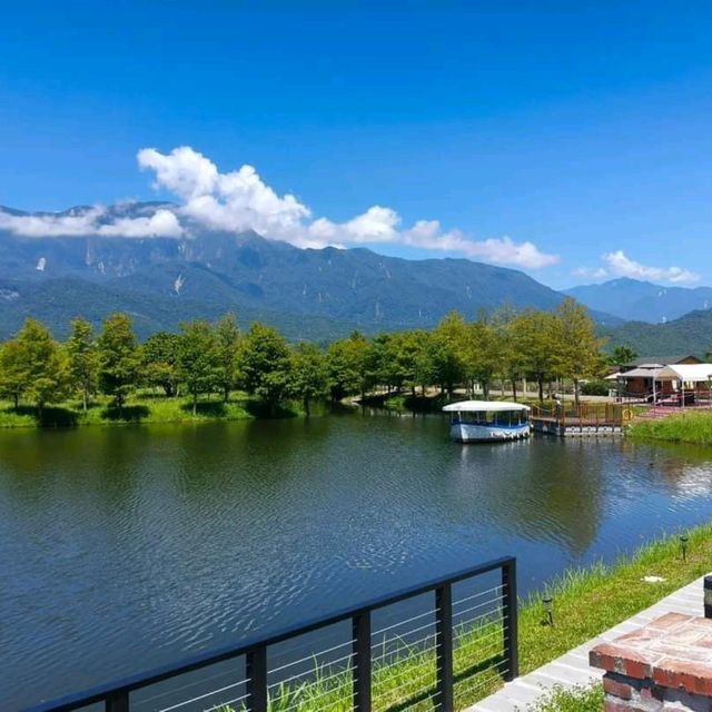 超美湖山，喝星巴克遊玩山水