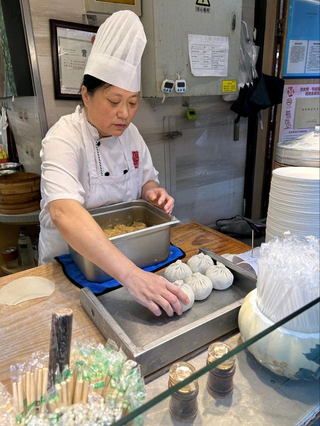 Must Eat Snacks in Shanghai Yu Garden 