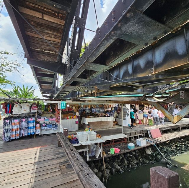 ตลาดน้ำตลิ่งชัน