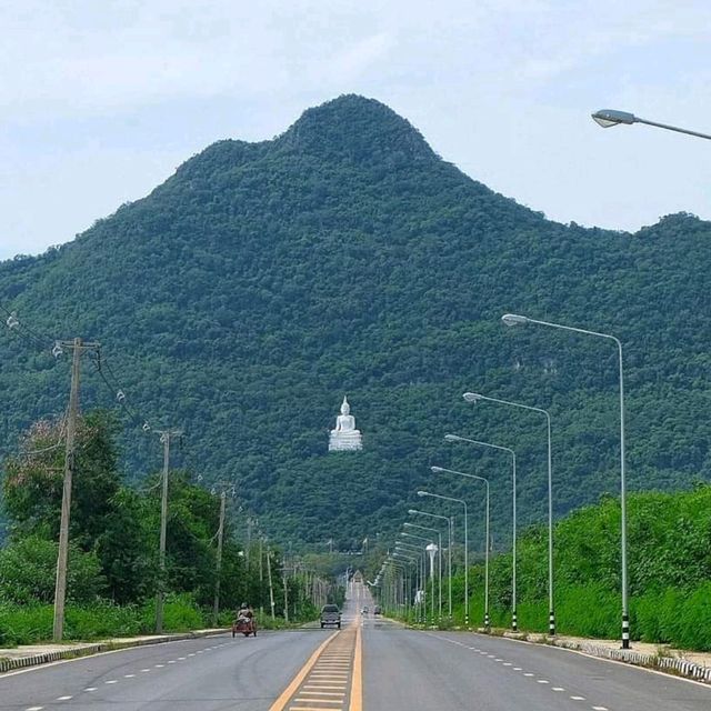 หลวงพ่อขาว _/|\_ แห่งเมืองโคราช