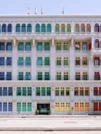 ตึกสีสันสดใส old hills street police station