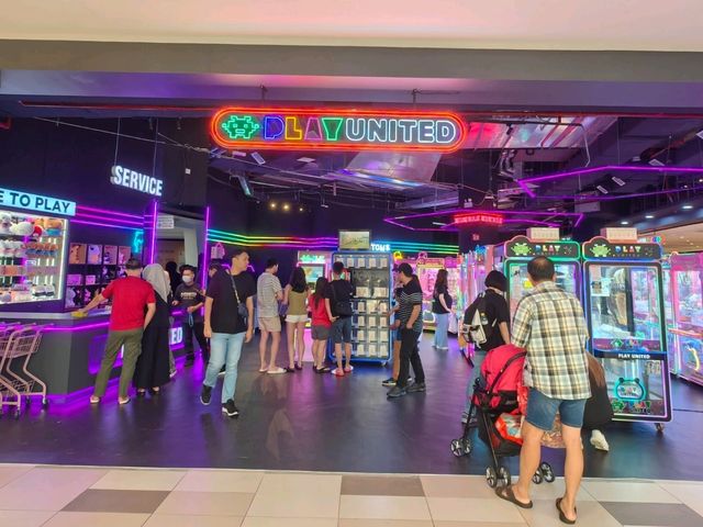 Play United, Family Fun-filled Claw Machine Space