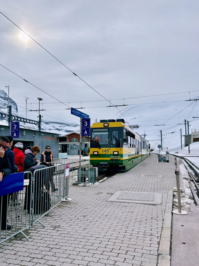 【瑞士】少女峰鐵路：超過一百年歷史的齒軌列車