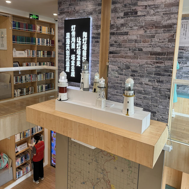 燈塔圖書館|面朝大海的圖書館 看書也看海