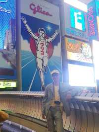 บุกโดทงบุริ ถ่ายรูปคู่กับสัญลักษณ์สุดฮิต Glico Man