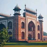 THE TAJ MAHAL: AMAZING ARCHITECTURE AND HISTORY.