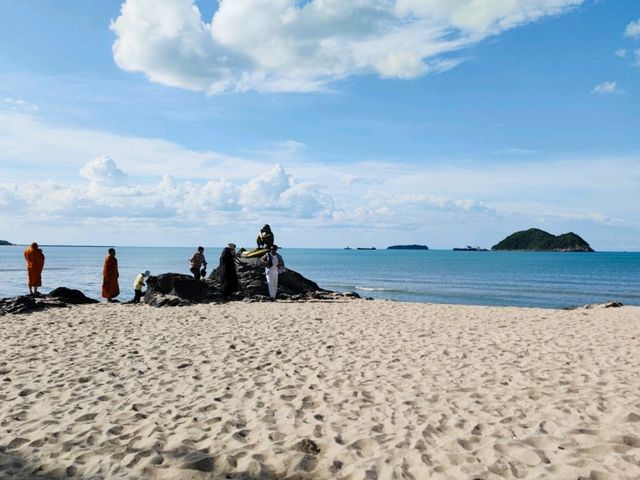 หาดสมิหลา หาดทรายขาวๆ อำเภอเมืองสงขลา