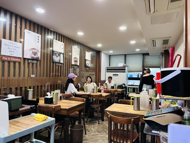อากาศเย็นนั่งกินเกี๊ยว- myeongdong Kyoja