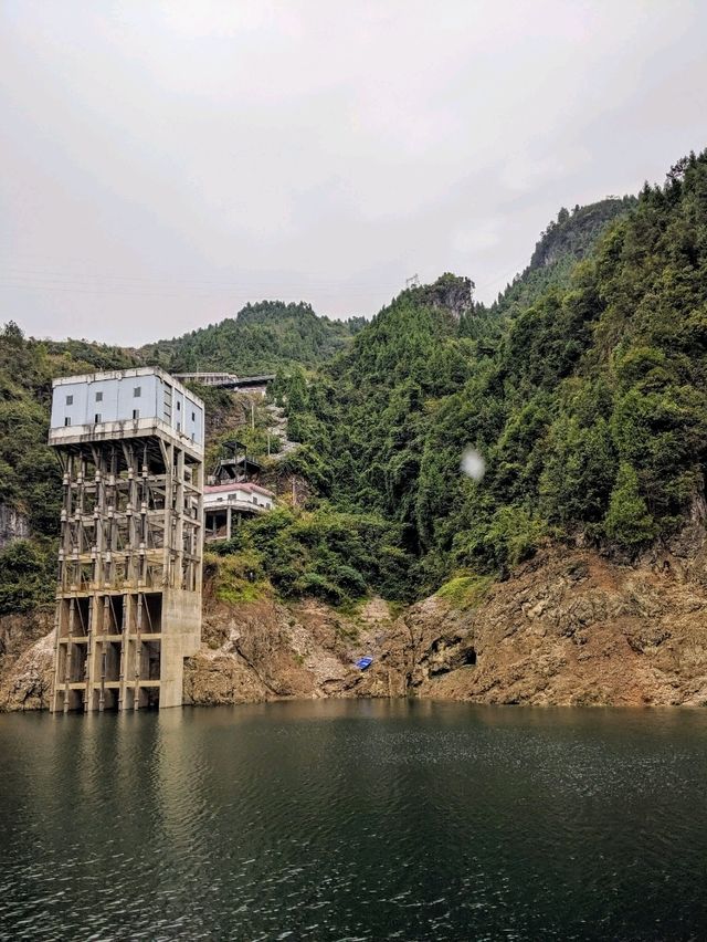 貴州銅仁大峽谷，乘船漂流感受壯闊的山河秀麗