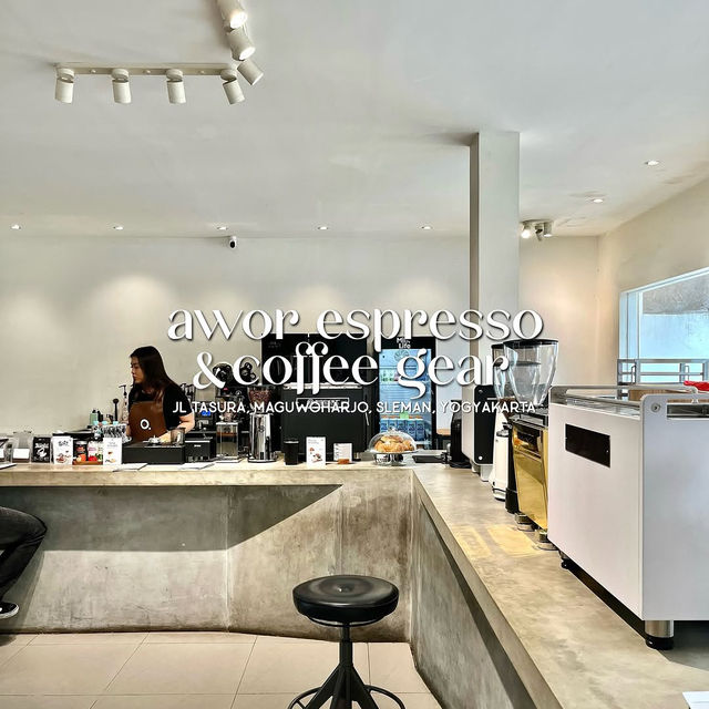 awor.coffee and the showroom