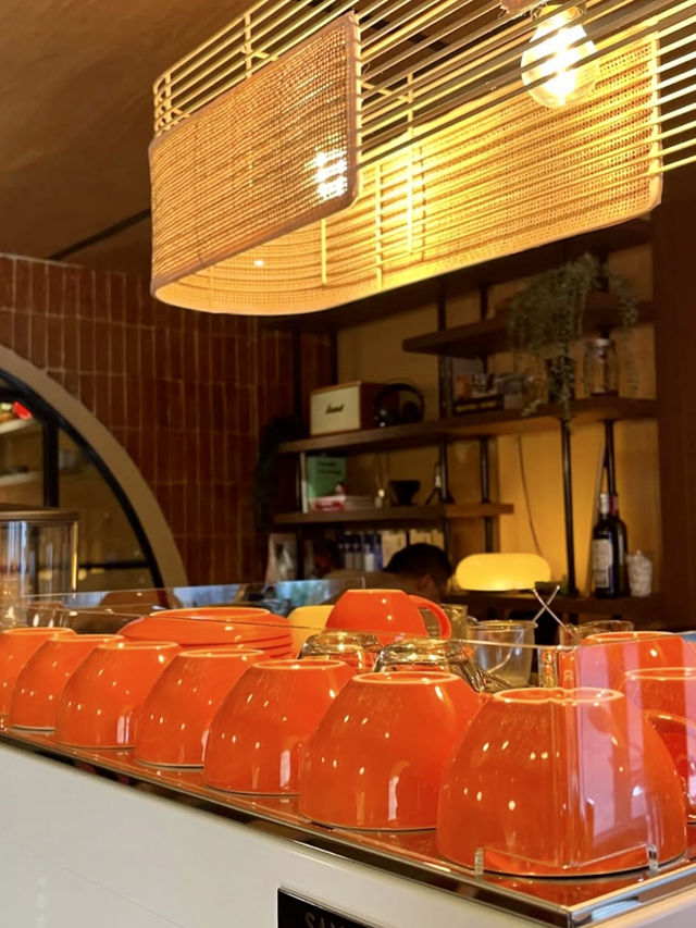 🍊따듯한 인테리어 분위기의 🧡 마닐라 캔손시티 도시적인 카페투어 추천🧡