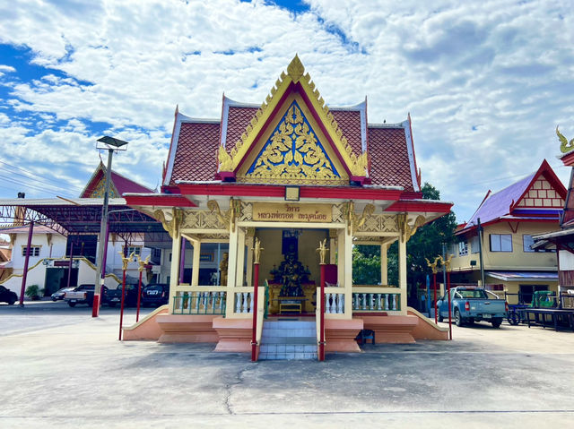 สักการะท้าวเวสสุวรรณ วัดศรีประชาราม