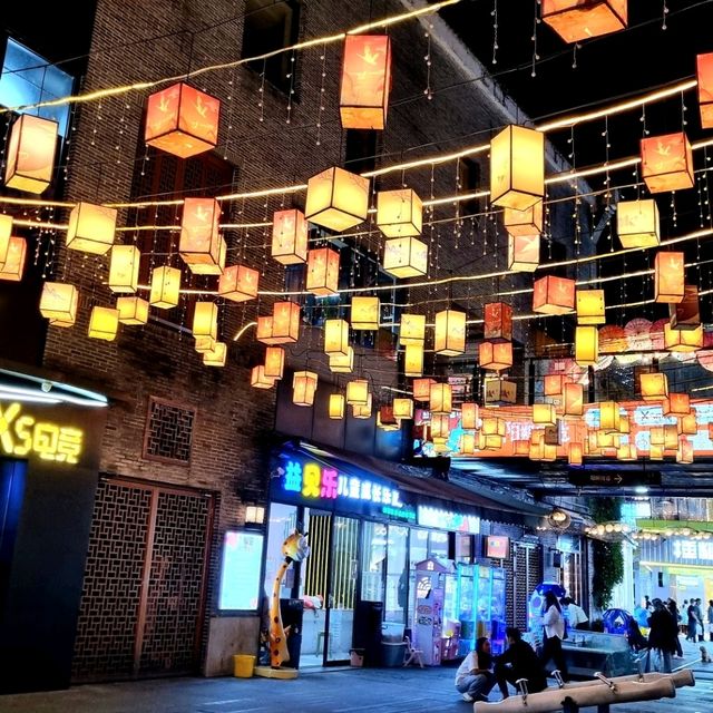 NIGHT STROLL AT WEST STREET, YANGSHUO