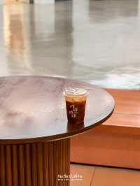 นั่งจิบกาแฟกันที่ Nana Coffee Roasters