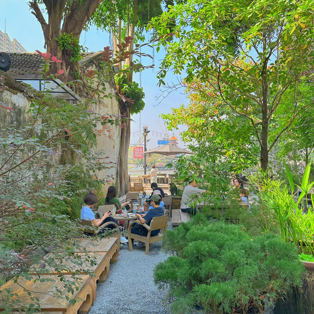 มานั่งคาเฟ่ริมน้ำที่HONG SIENG KONG🏡