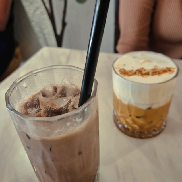 Visit This Packed Cafe at Thomson
