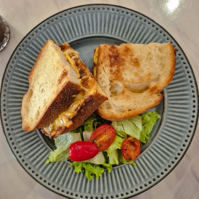 Visit This Packed Cafe at Thomson