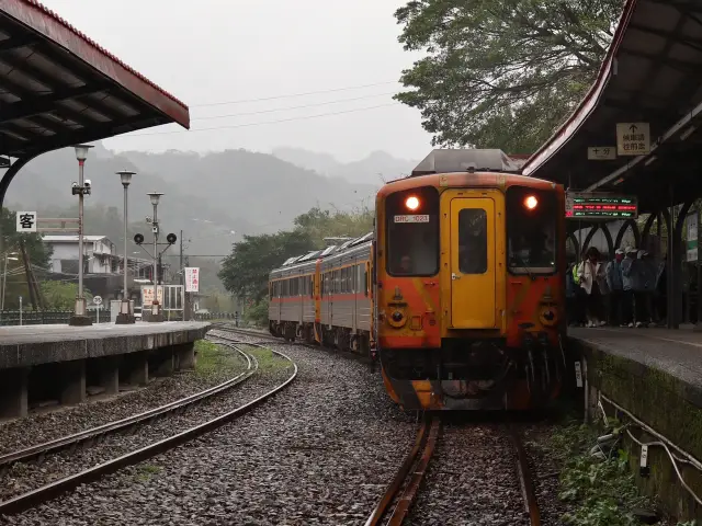 十分老街點亮夜空