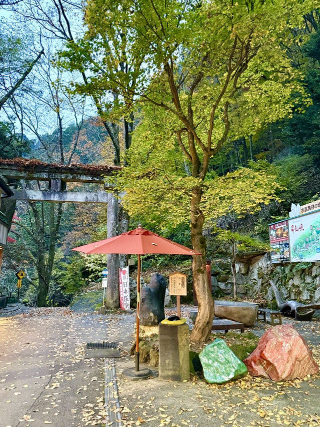 【山梨県】日本一の大きな開運水晶玉