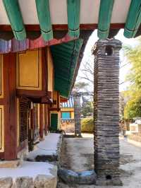 단청 아래 한옥 건축이 주는 정적인 아름다움 🏯🌿