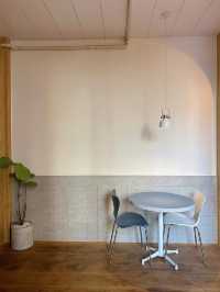 WHITE NOSE - CAFE & WINE BAR SAIGON