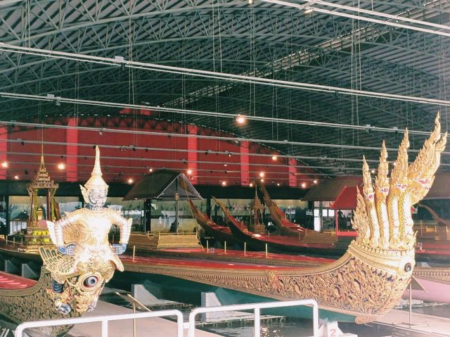 泰國曼谷市中心湄南河畔著名博物館景點：龍舟博物館，各種精美泰國龍舟，適合打卡拍照📸