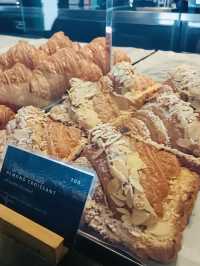 Pastry Architect อยุธยา คาเฟ่มินิมอลกับตึกสีเหลือง