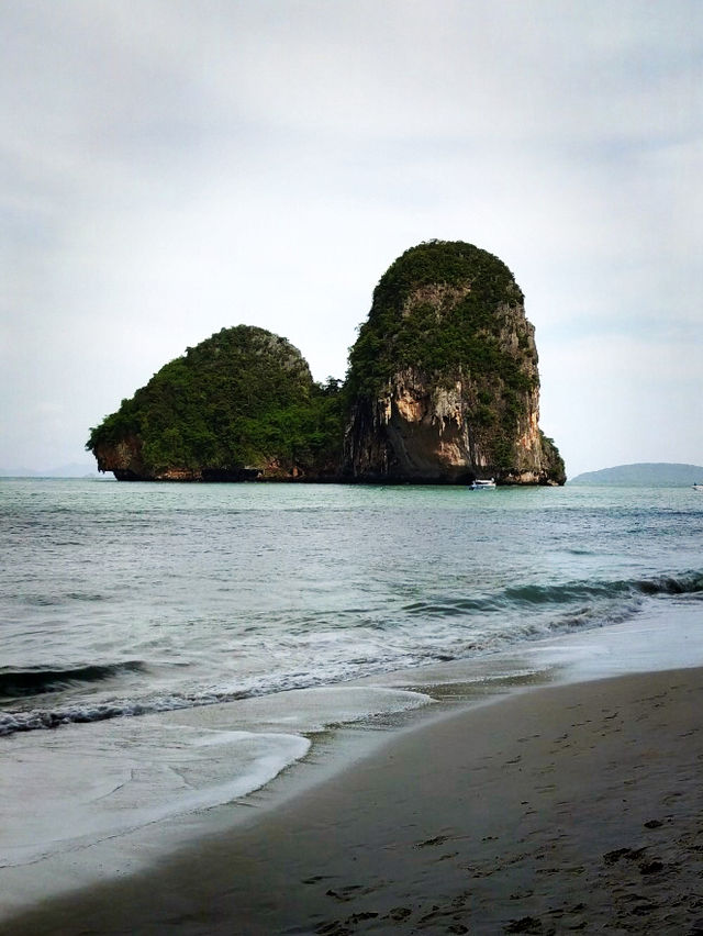 นั่งเรือเที่ยวเกาะไก่-เกาะปอดะ-หาดไร่เลย์
