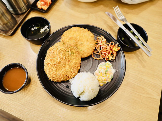   富平區超便利自助餐廳！Ssada Gimbab豬排飯和麵類美味又實惠，完美早餐選擇！
