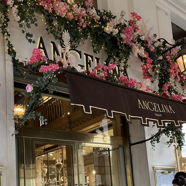 【パリ　アンジェリーナ本店🇫🇷】　本場のモンブラン！