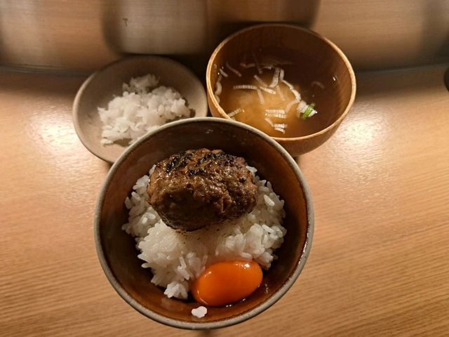 挽肉と米海港城分店😍排長龍人氣超高採用炭火燒烤的漢堡扒🥩三種不同食法分享😊