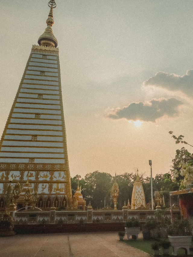 วัดพระธาตุหนองบัว | อุบลราชธานี