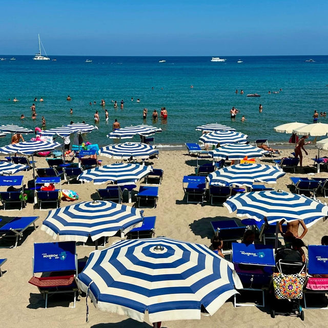 🌊 **Sun, Sand & Sicilian Charm: A Perfect Day at Cefalù Beach!
