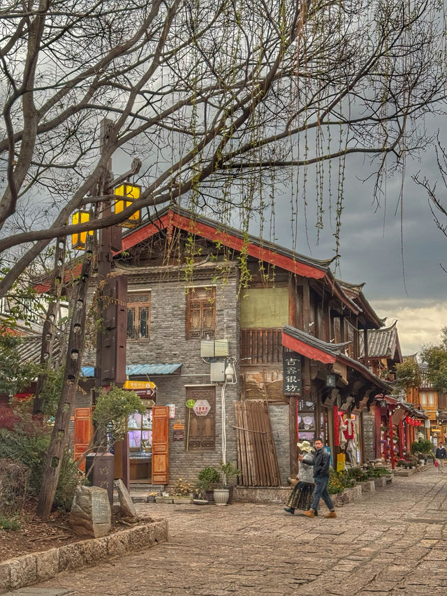 Echoes of the Past: Spring Wanders in Shuhe Ancient Town
