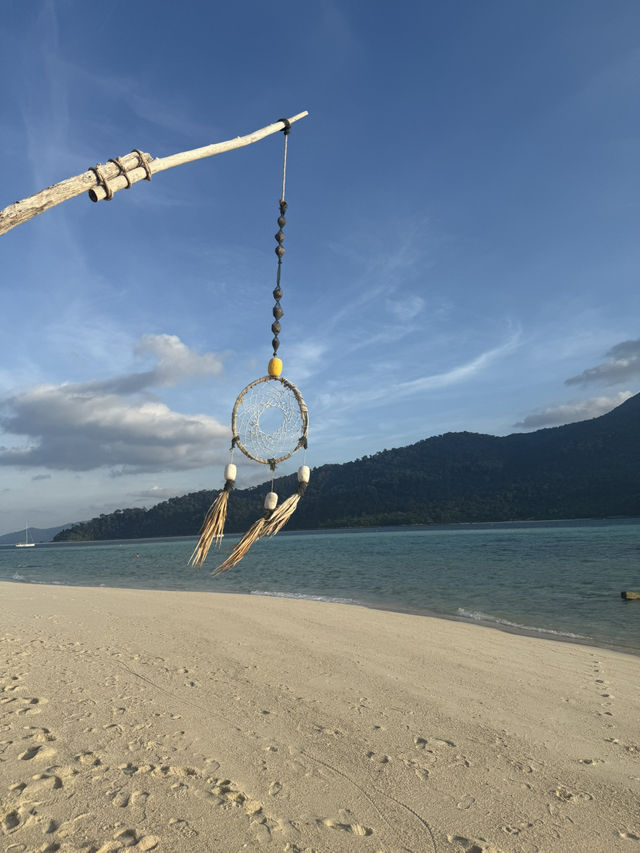 Lovely Moment at Lipe on May 2025