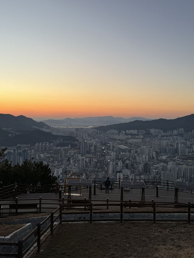 황령산은 부산의 전경을 다 볼 수 있어요