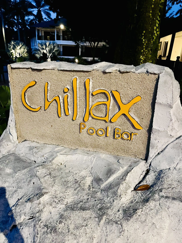 Chillax Pool Bar: Oasis Vibes and Poolside Sips at Cyberview Resort
