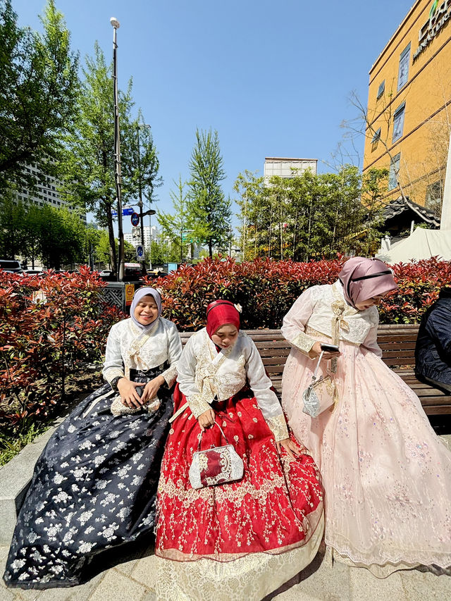 Wearing Hanbok Walk Around Gyeongbokgung Palace😍
