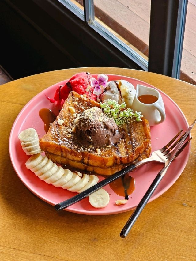 La Canal Cafe Bar & Restaurant