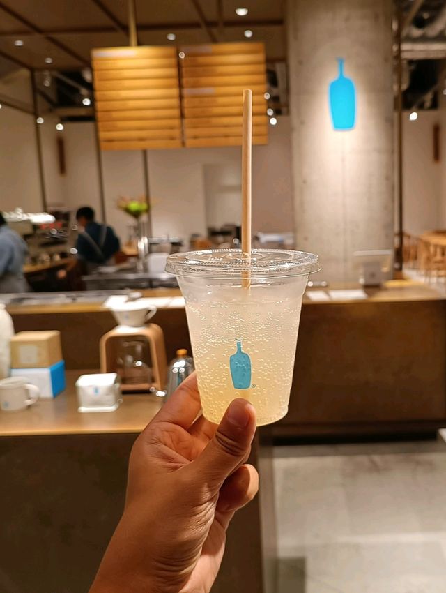 設計簡約工業風的神戶Blue Bottle 💙🟦🔵